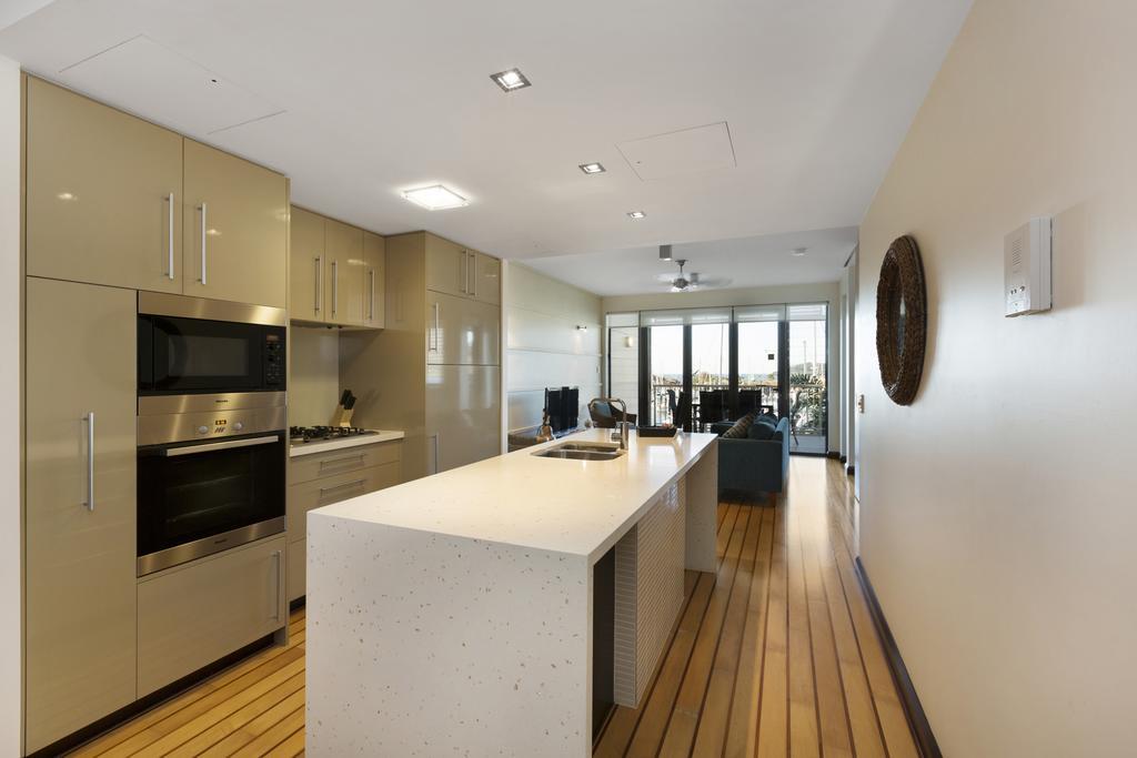 Appartement Boathouse Port Of Airlie à Airlie Beach Extérieur photo